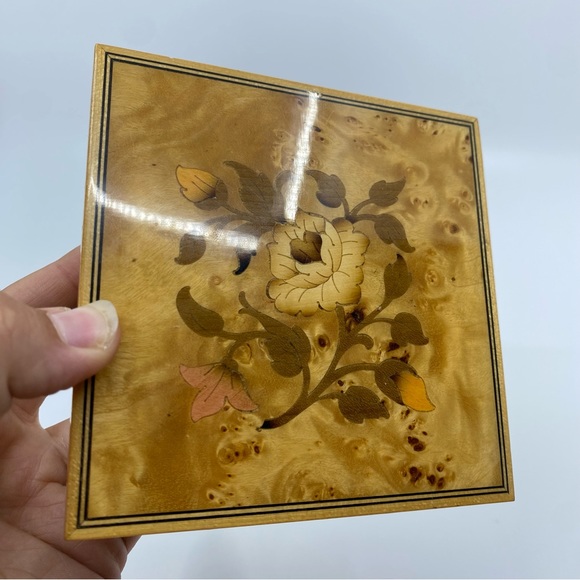 Beautiful Italian Burl Wood Floral Inlay House Of Goebel Strangers In The Night - Picture 15 of 16